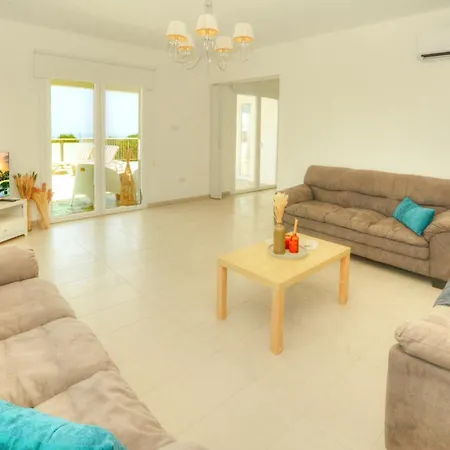 Christina Vilă Ayia Napa