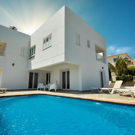 Christina Vilă Ayia Napa