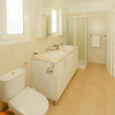 Christina Vilă Ayia Napa