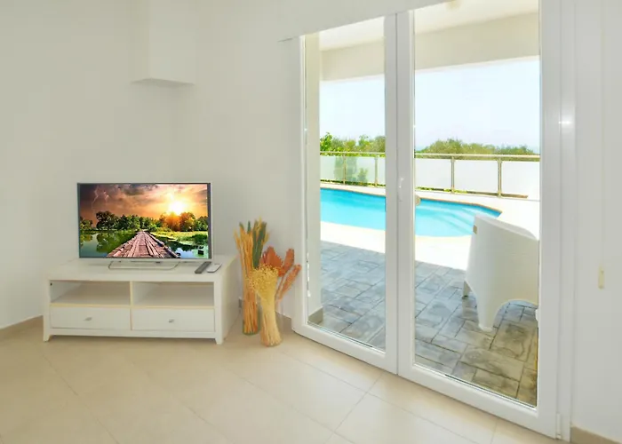 Christina アヤナパ